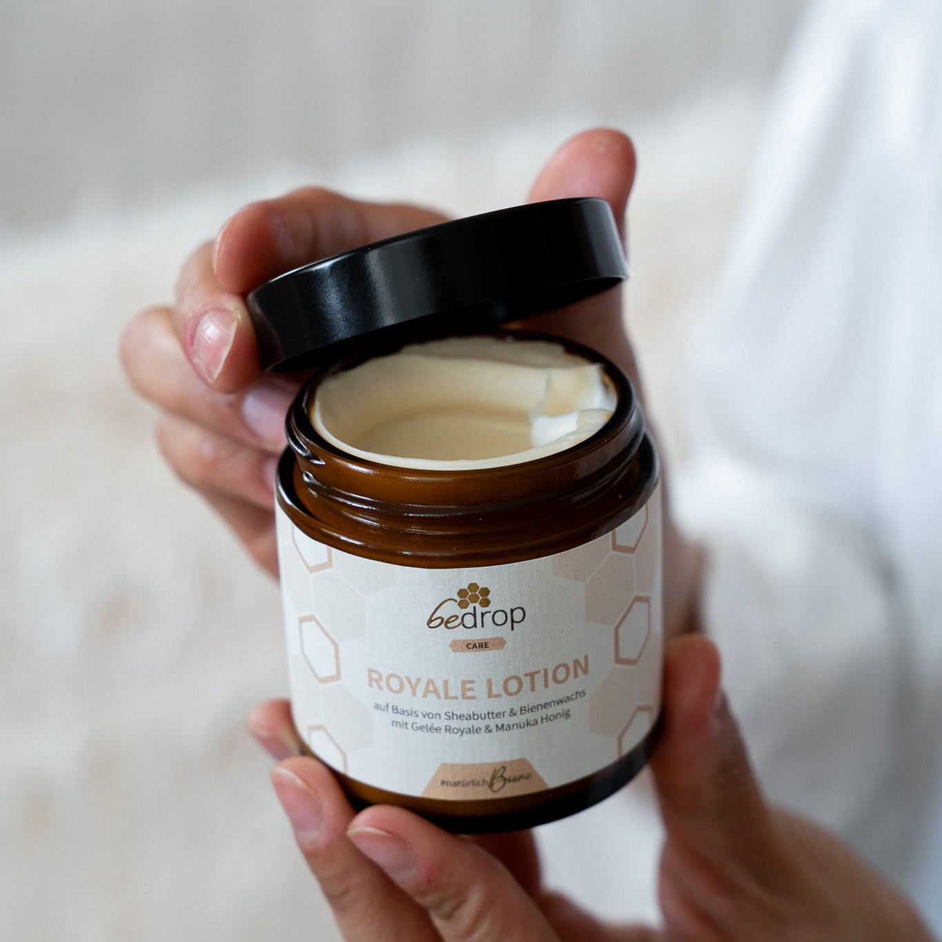 Royale Lotion Bodylotion mit Gelée Royale, Sheabutter und Manuka Honig - 100g